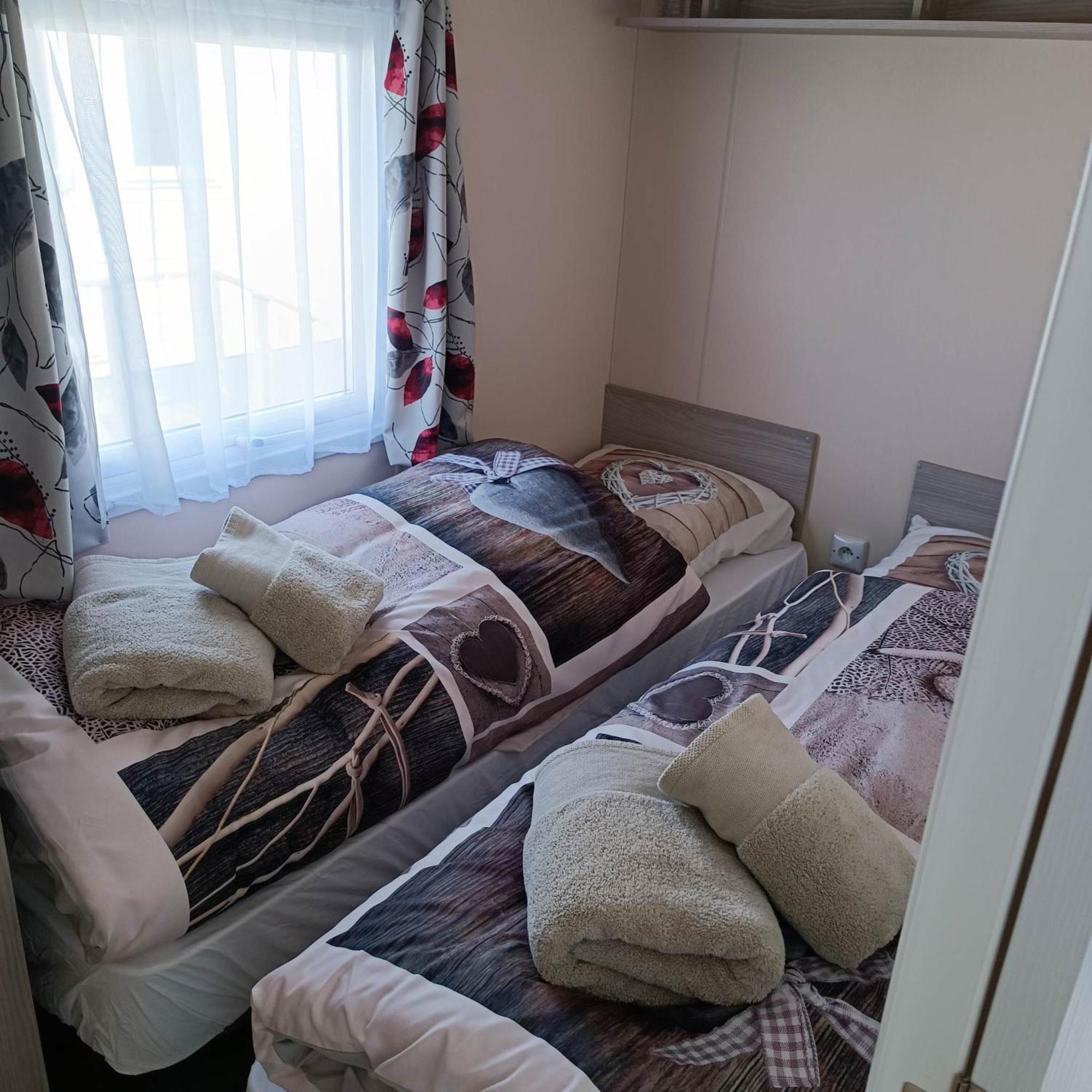 מידלקרק Caravan Aan Zee Arnani מראה חיצוני תמונה